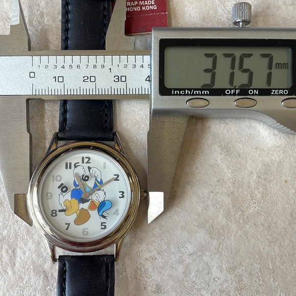 Fossil vintage Unisex  Donald Duck Watch #LI-2009 - Picture 2 of 4